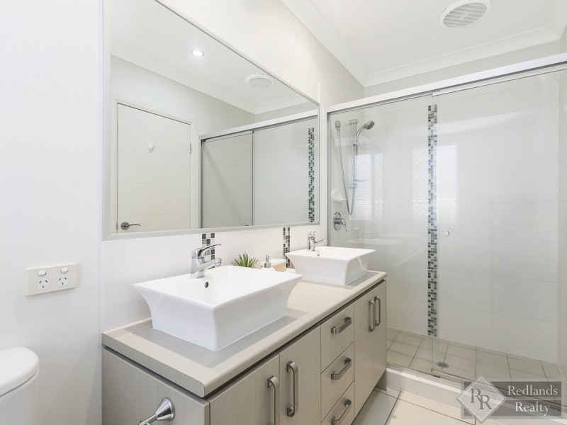 11 Hillcrest Street, Wellington Point QLD 4160