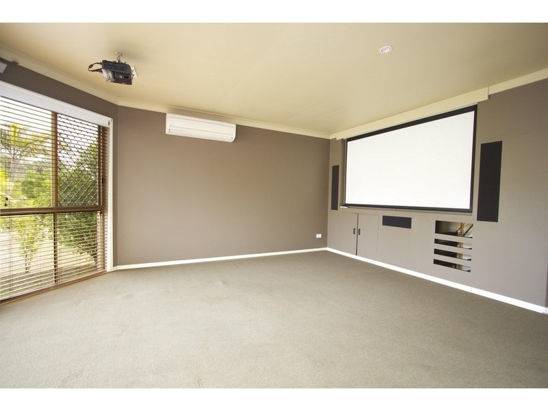 18 Hilliards Park Drive, Wellington Point QLD 4160