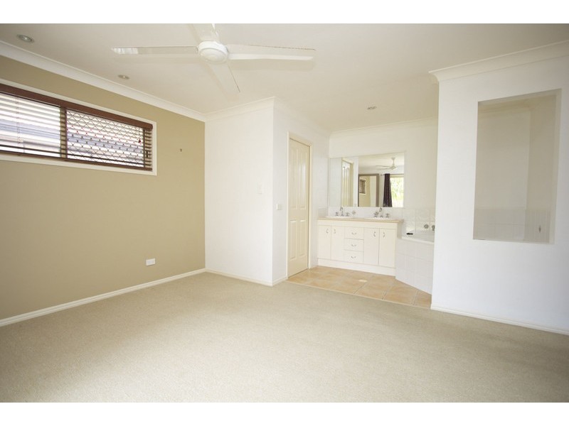 18 Hilliards Park Drive, Wellington Point QLD 4160