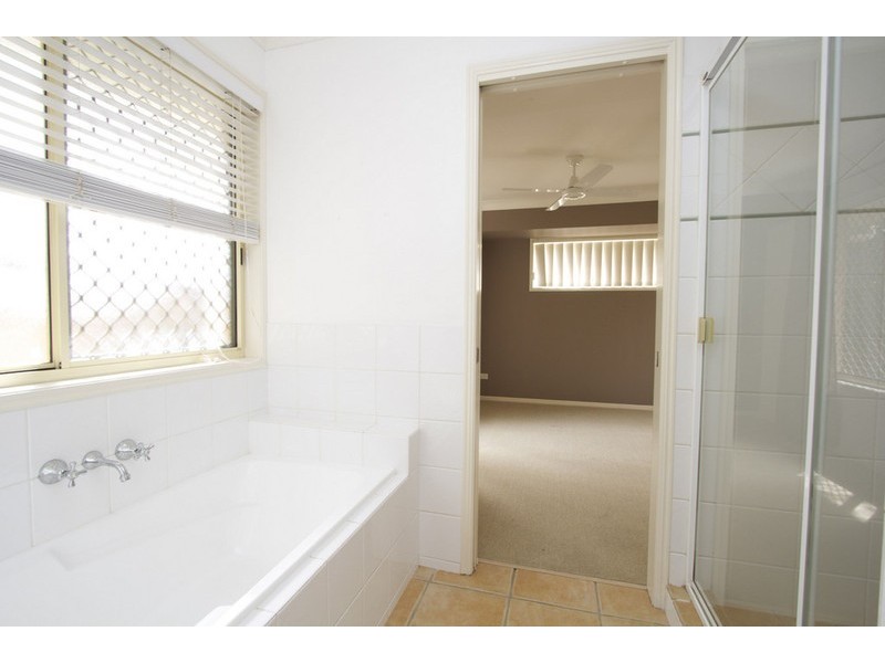 18 Hilliards Park Drive, Wellington Point QLD 4160