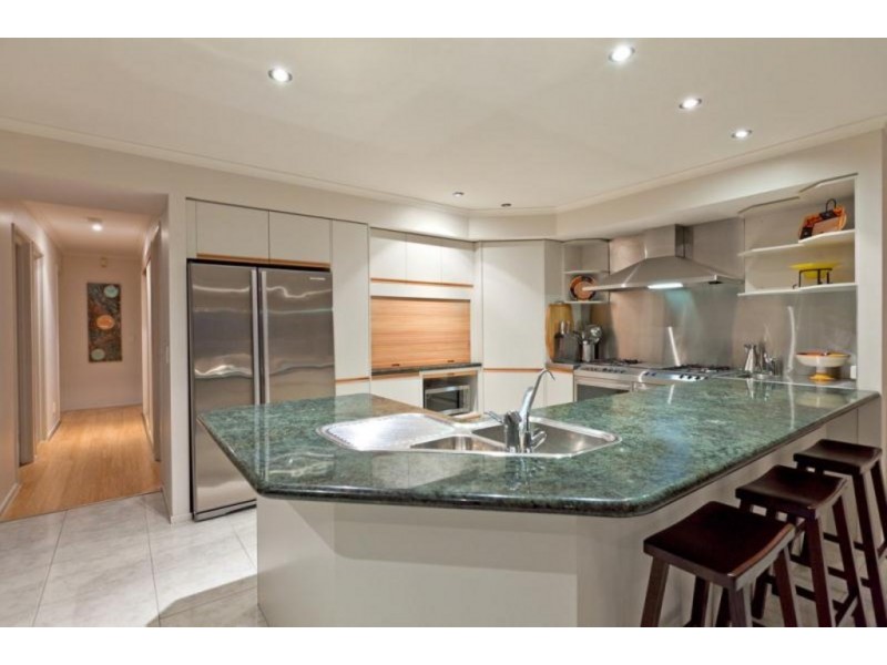 16 Carling Court, Raby Bay QLD 4163