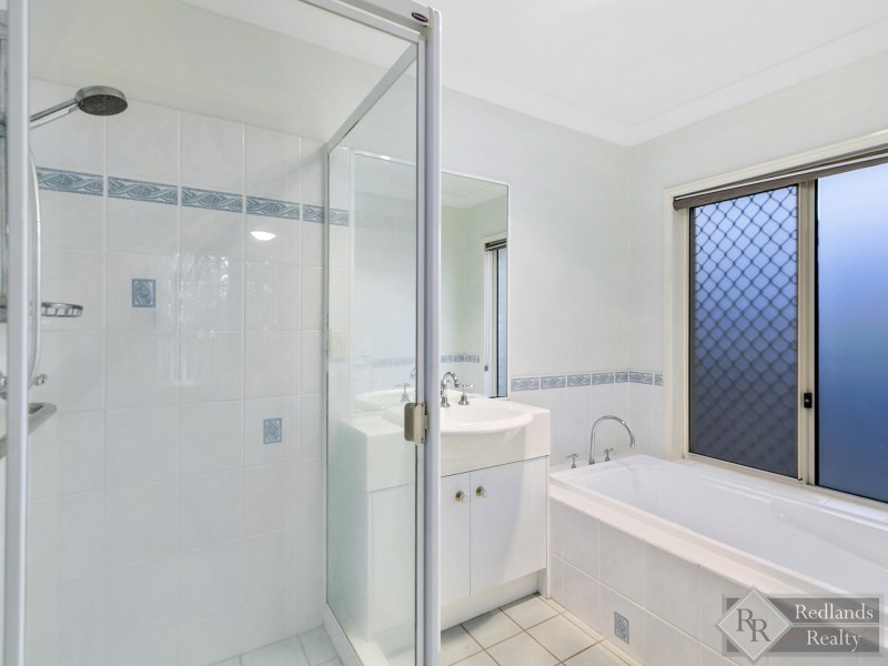 18 Marjorie Buckler Avenue, Redland Bay QLD 4165