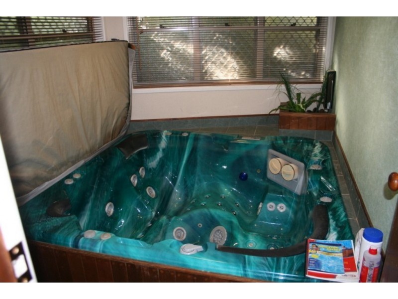 8 Peters Court, Wellington Point QLD 4160