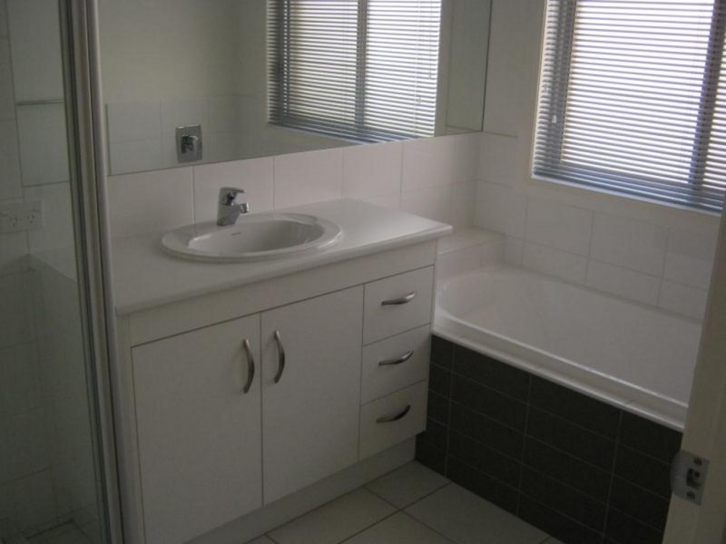 128 Beach Street, Cleveland QLD 4163