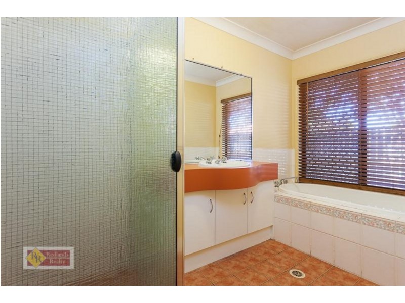 5 Buggy Place, Redland Bay QLD 4165