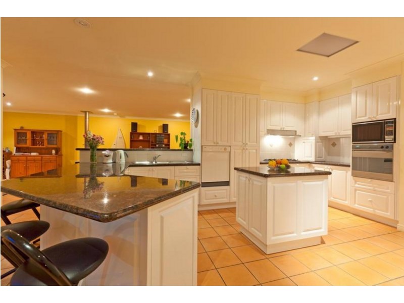 6 Commodore Drive, Birkdale QLD 4159