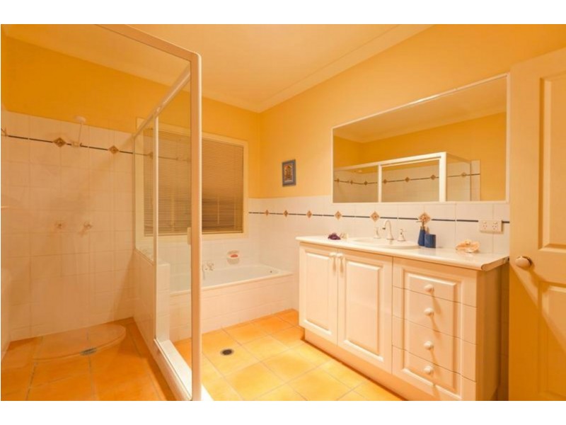 6 Commodore Drive, Birkdale QLD 4159