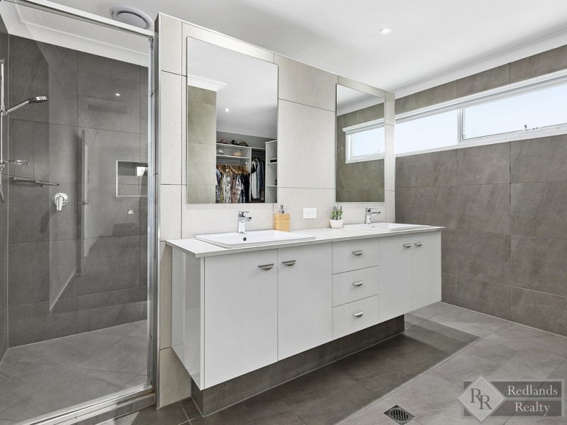 24 Sandalwood Street, Thornlands QLD 4164