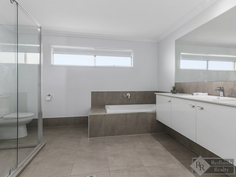 24 Sandalwood Street, Thornlands QLD 4164