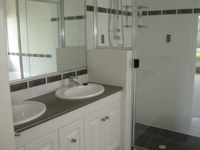 15 Trafalgar Vale Avenue, Wellington Point QLD 4160