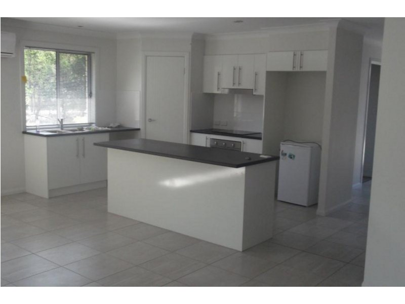 2/1 Riley Peter Place, Cleveland QLD 4163