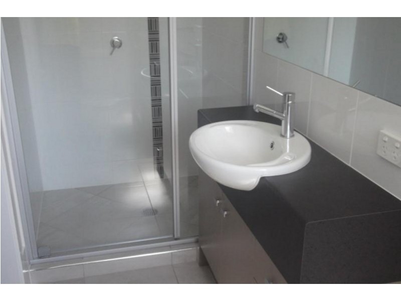 2/1 Riley Peter Place, Cleveland QLD 4163