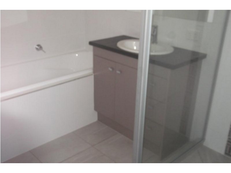 2/1 Riley Peter Place, Cleveland QLD 4163