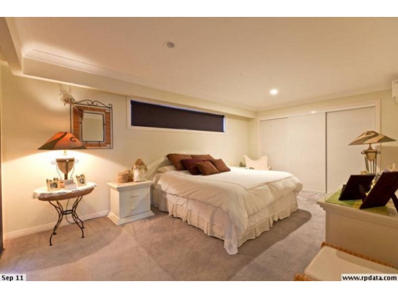 8 Sommersea Drive, Raby Bay QLD 4163