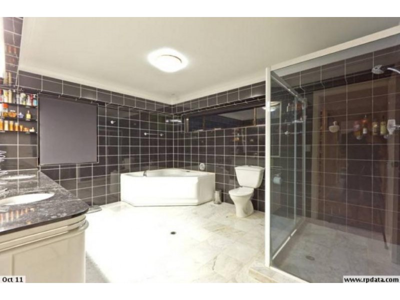 8 Sommersea Drive, Raby Bay QLD 4163