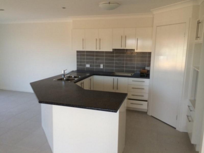 2/8 Sandalwood Street, Thornlands QLD 4164