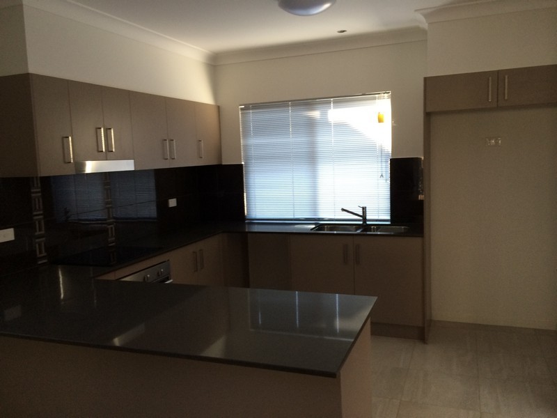 3 and 4/9 Homer Street, Cleveland QLD 4163