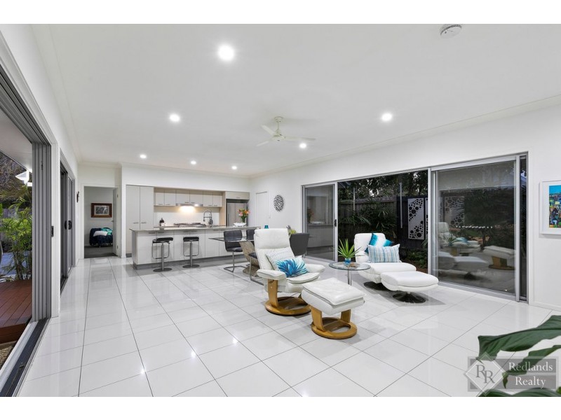 8 Clyde Court, Wakerley QLD 4154