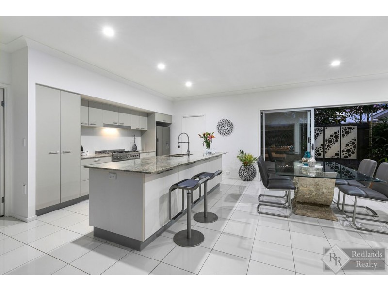 8 Clyde Court, Wakerley QLD 4154