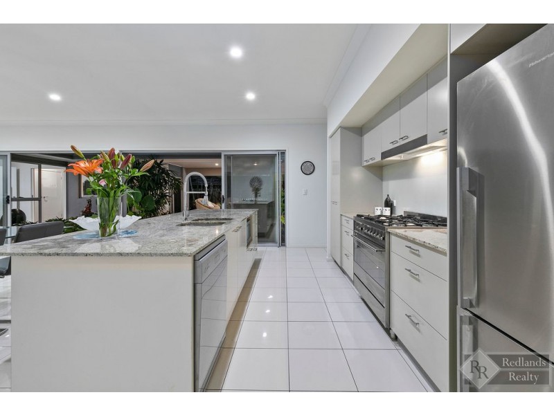 8 Clyde Court, Wakerley QLD 4154