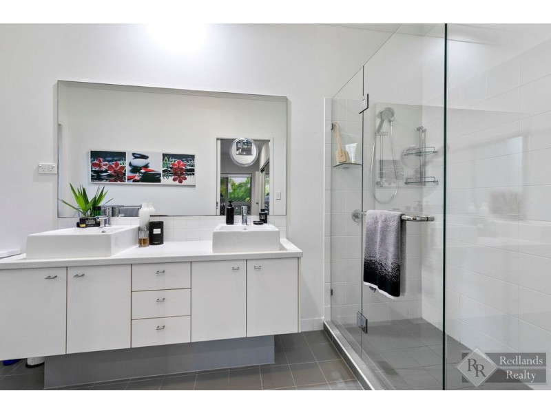 8 Clyde Court, Wakerley QLD 4154