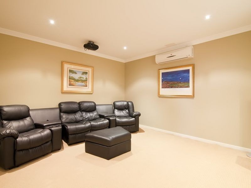 60 Penzance Drive, Redland Bay QLD 4165