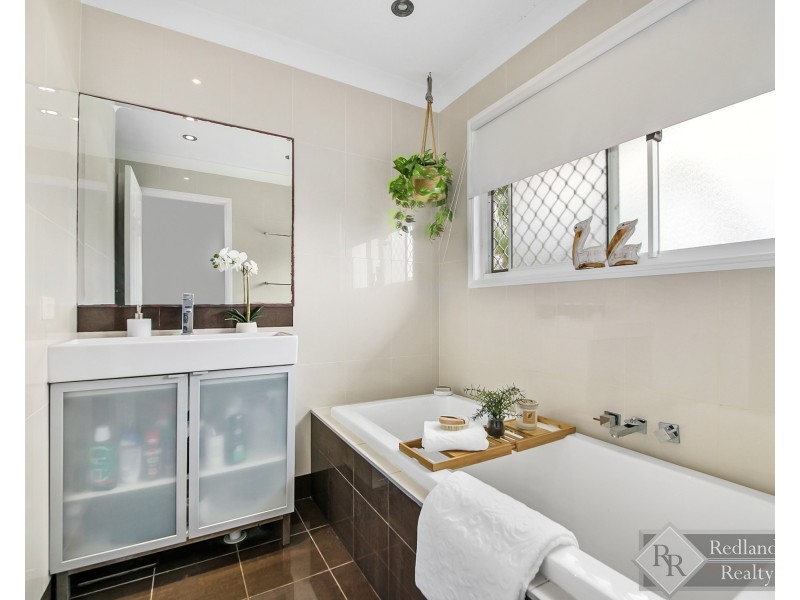 18 Wallace Street, Wellington Point QLD 4160