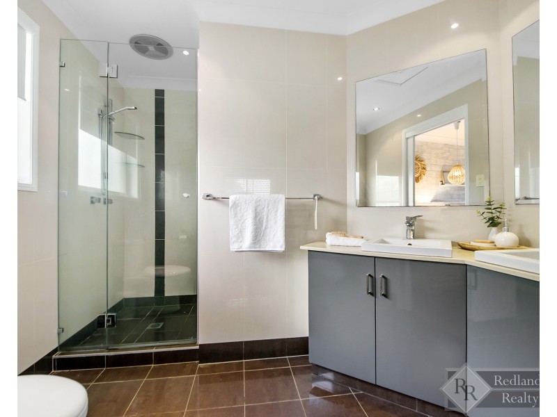18 Wallace Street, Wellington Point QLD 4160