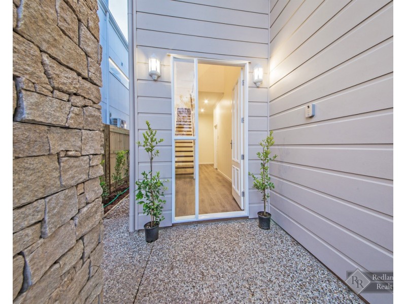 92 Oakland Avenue, Redland Bay QLD 4165