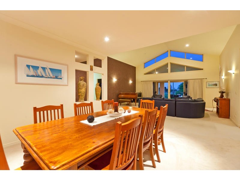6 Commodore Drive, Birkdale QLD 4159