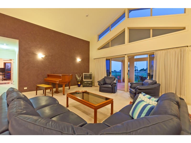 6 Commodore Drive, Birkdale QLD 4159