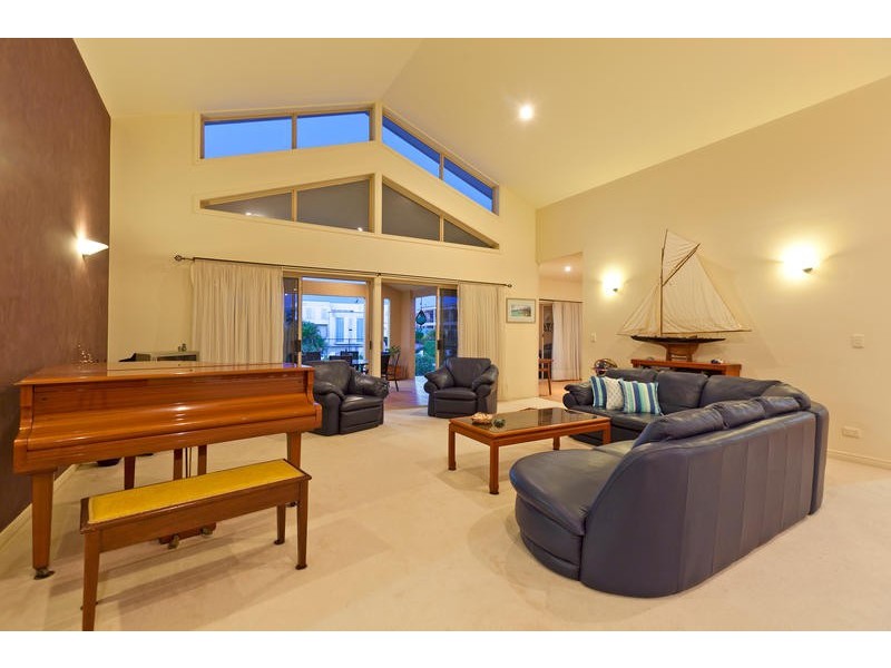 6 Commodore Drive, Birkdale QLD 4159