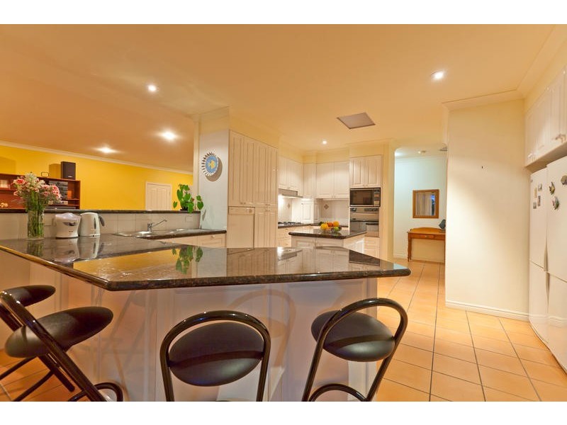 6 Commodore Drive, Birkdale QLD 4159