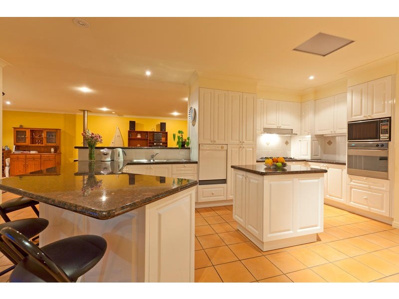 6 Commodore Drive, Birkdale QLD 4159