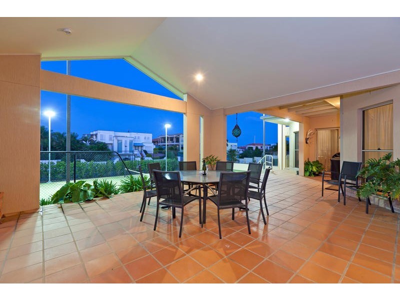 6 Commodore Drive, Birkdale QLD 4159
