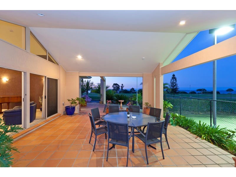 6 Commodore Drive, Birkdale QLD 4159