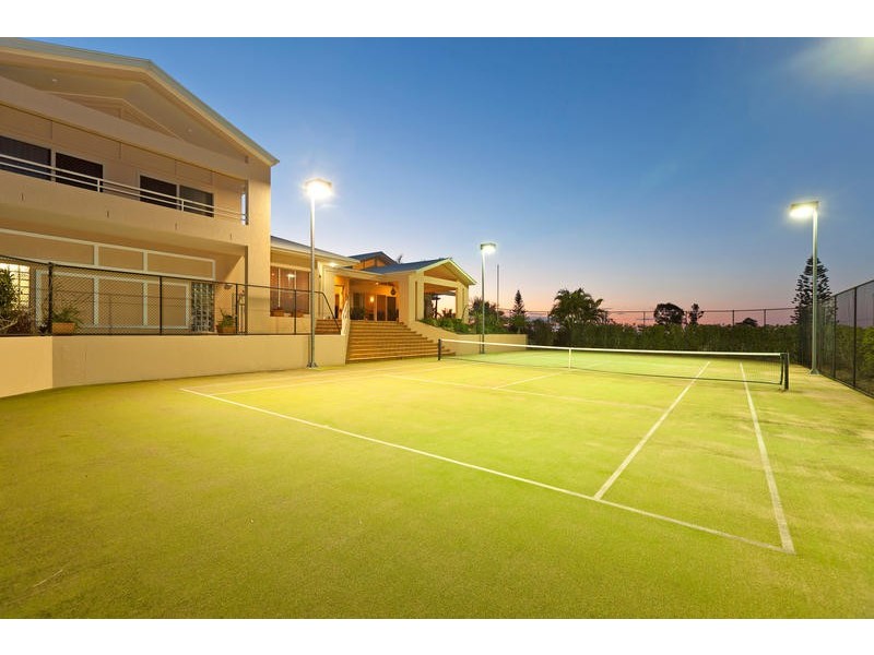 6 Commodore Drive, Birkdale QLD 4159