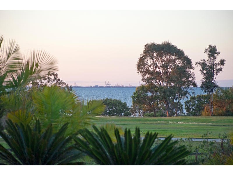 6 Commodore Drive, Birkdale QLD 4159