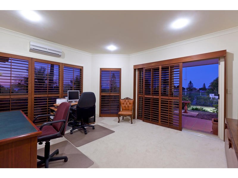 6 Commodore Drive, Birkdale QLD 4159