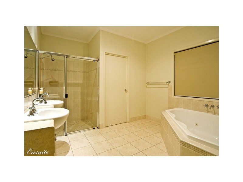 34 King Island Drive, Wellington Point QLD 4160