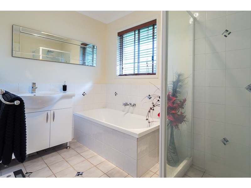 236 Gordon Rd, Redland Bay QLD 4165