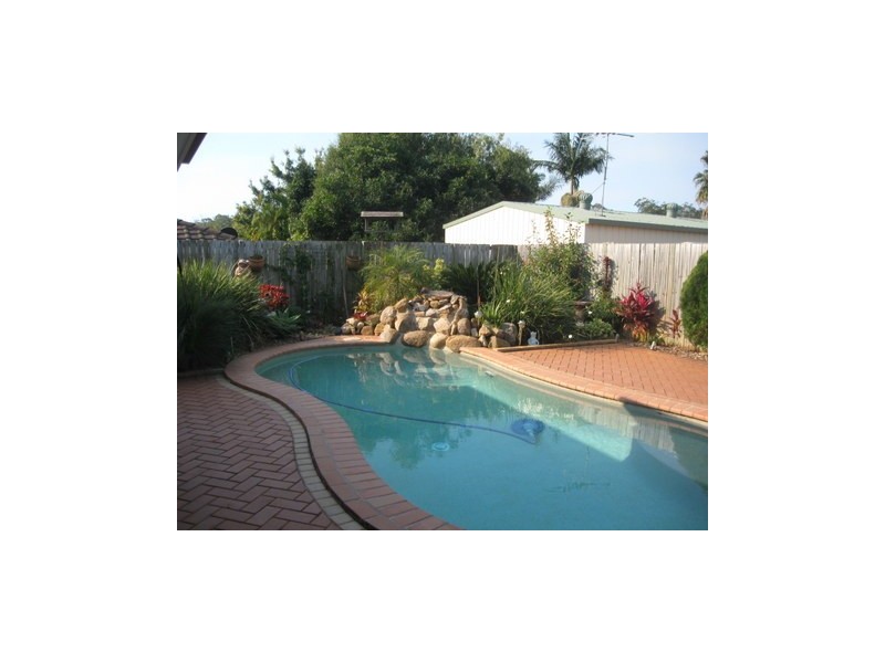 16 Montrose Place, Redland Bay QLD 4165