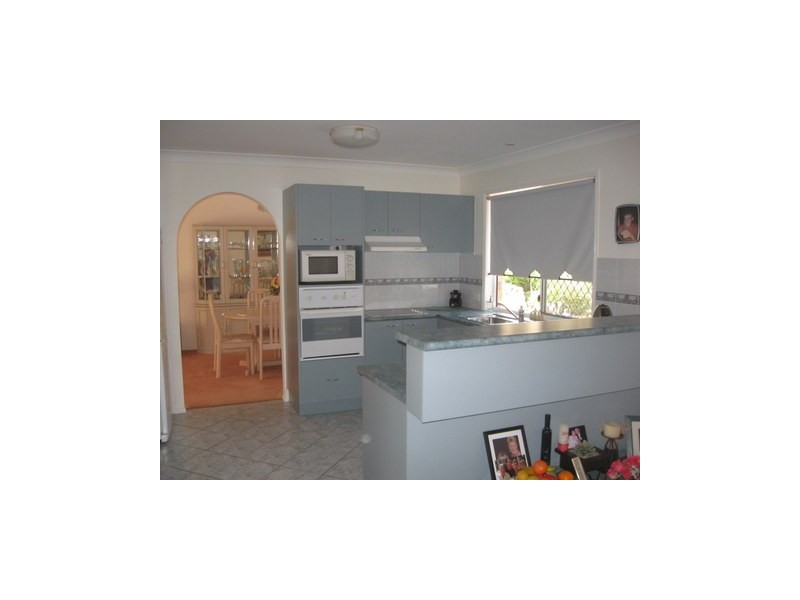 16 Montrose Place, Redland Bay QLD 4165