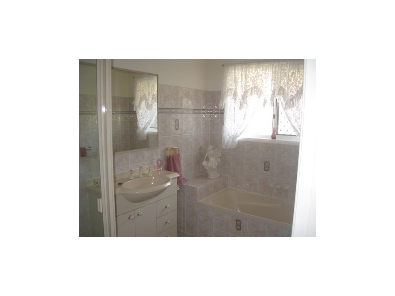 16 Montrose Place, Redland Bay QLD 4165