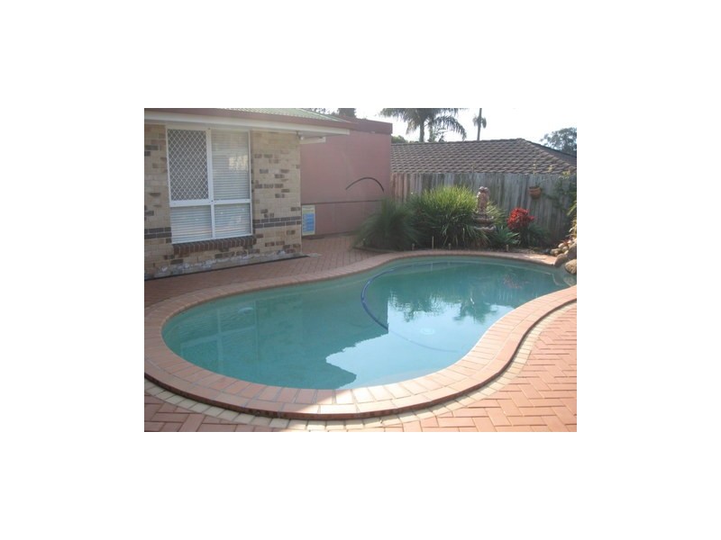 16 Montrose Place, Redland Bay QLD 4165