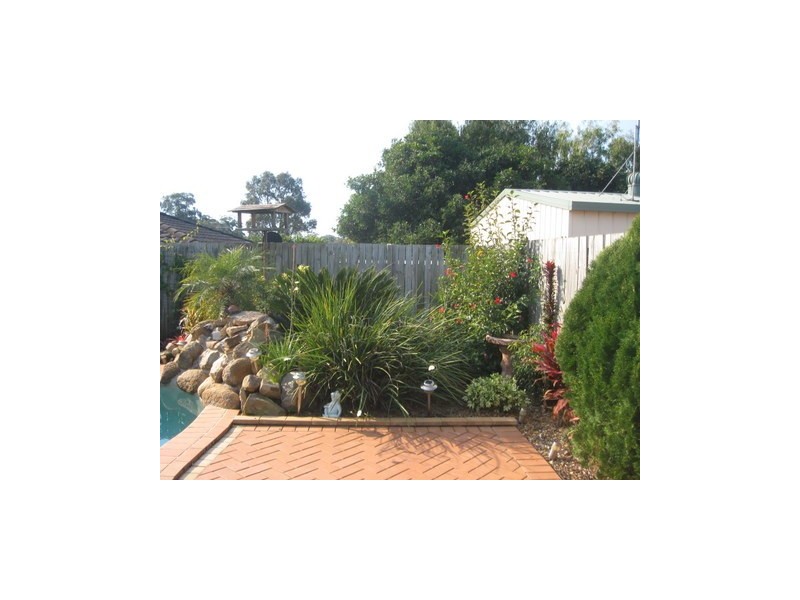 16 Montrose Place, Redland Bay QLD 4165