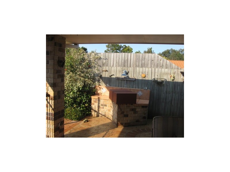 16 Montrose Place, Redland Bay QLD 4165