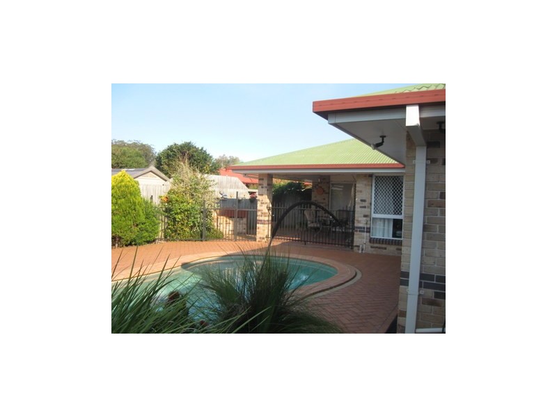 16 Montrose Place, Redland Bay QLD 4165
