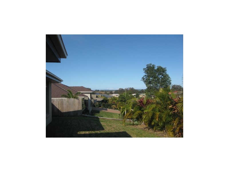 5 Magnetic Place, Redland Bay QLD 4165