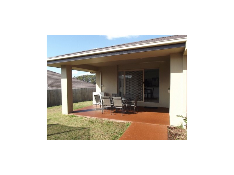 5 Magnetic Place, Redland Bay QLD 4165